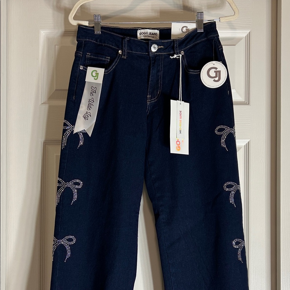 GOGO Jeans Mid-Rise Wide Leg Women's Jeans W/ Rhinestone Bows Size 7